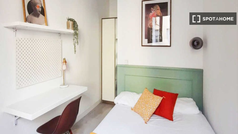 Double room Madrid, 67 beds — photo 15