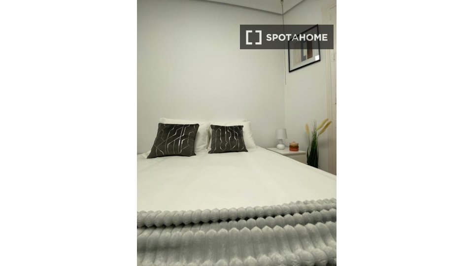 Double room Madrid, 5 beds — photo 1