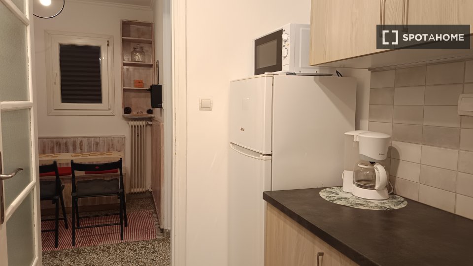 Double room Athens, 4 beds, 97m² — photo 10