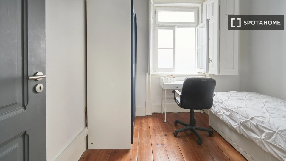 Double room Lisbon, 6 beds — photo 10