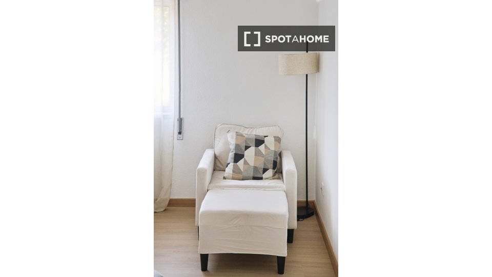 Double room Lisbon, 3 beds — photo 1