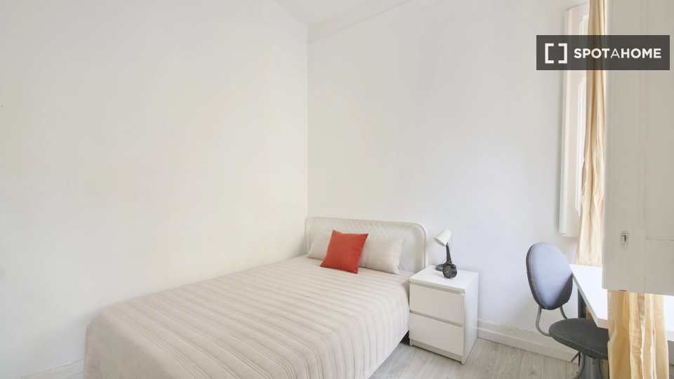 Double room Lisbon, 4 beds — photo 2