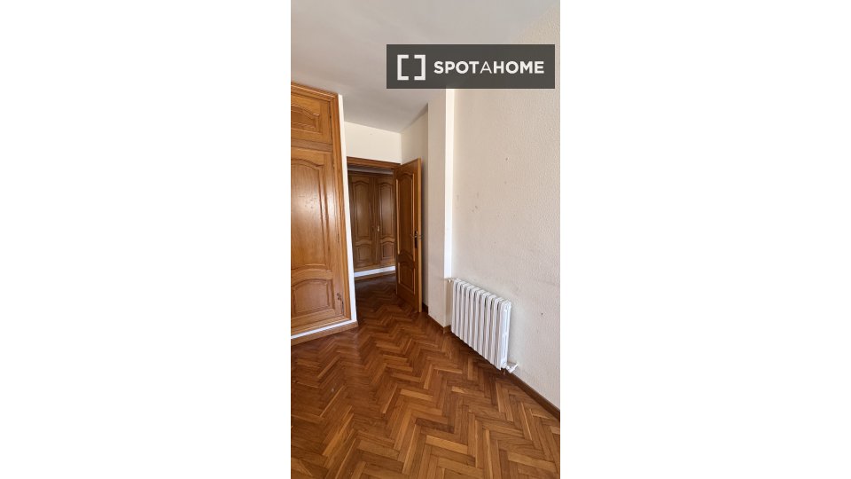 Double room Valencia, 5 beds, 240m² — photo 11