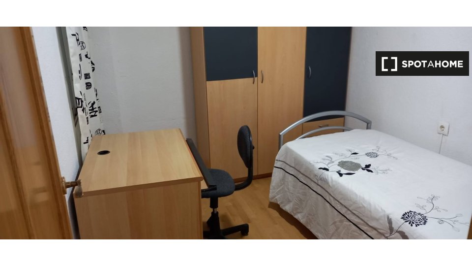 Double room Alicante, 3 beds, 100m² — photo 5
