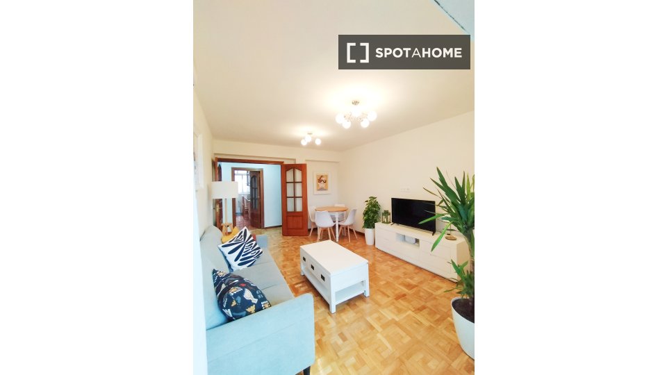 Double room Madrid, 3 beds, 95m² — photo 17