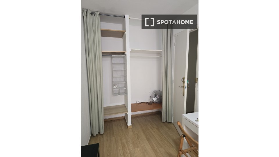 Double room Barcelona, 4 beds — photo 24