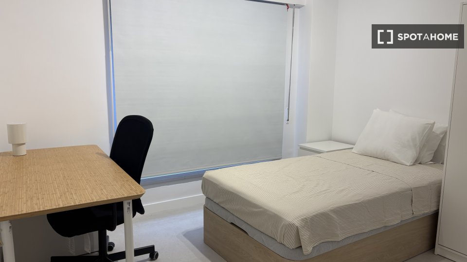 Stanza in appartamento condiviso con 5 camere da letto in affitto a Portazgo, Madrid - en Madrid