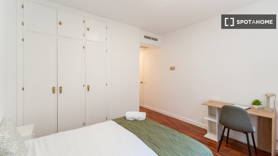Double room Madrid, 7 beds — photo 26