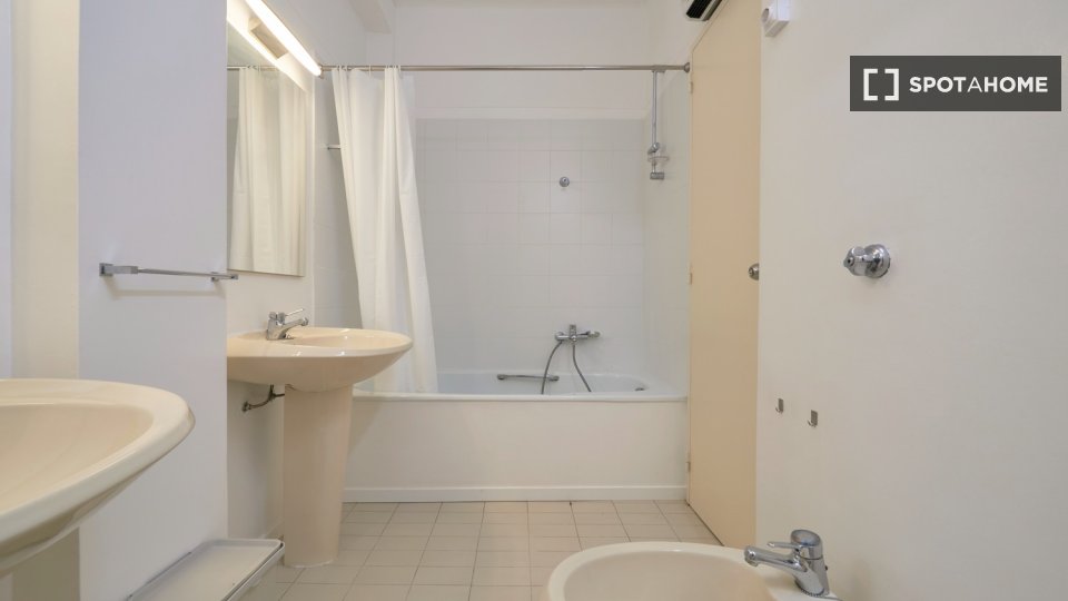 Double room Lisbon, 6 beds — photo 11