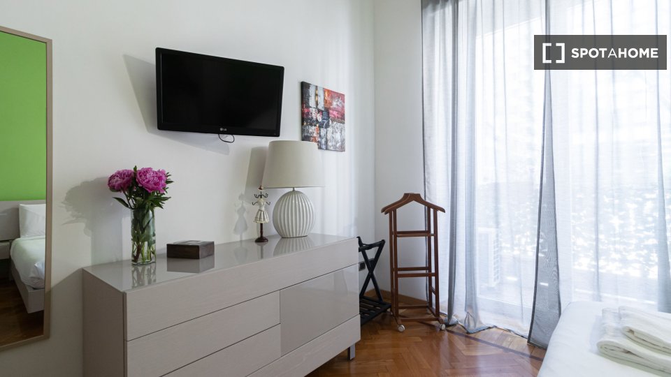 Apartment Milan, 1 bed, 63m² — photo 2