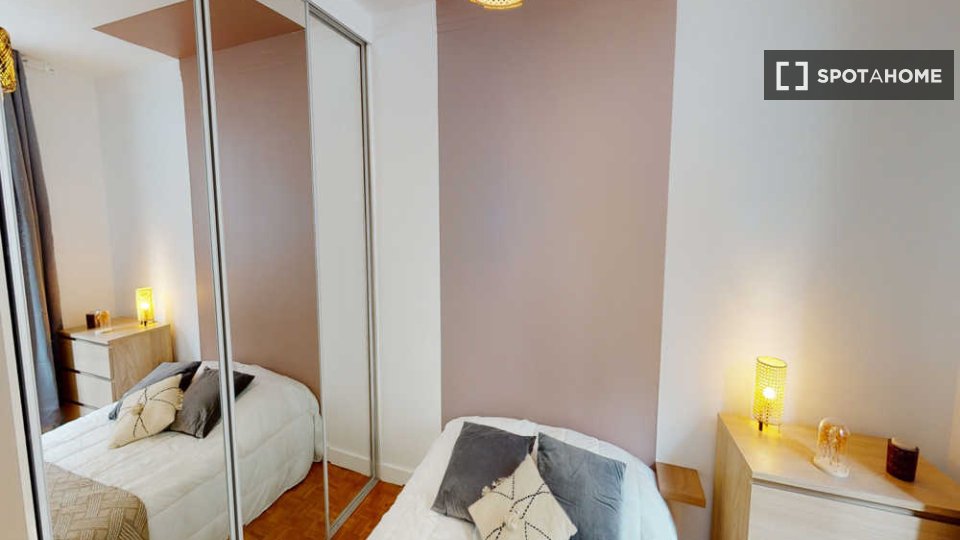 Double room Paris, 3 beds, 60m² — photo 14