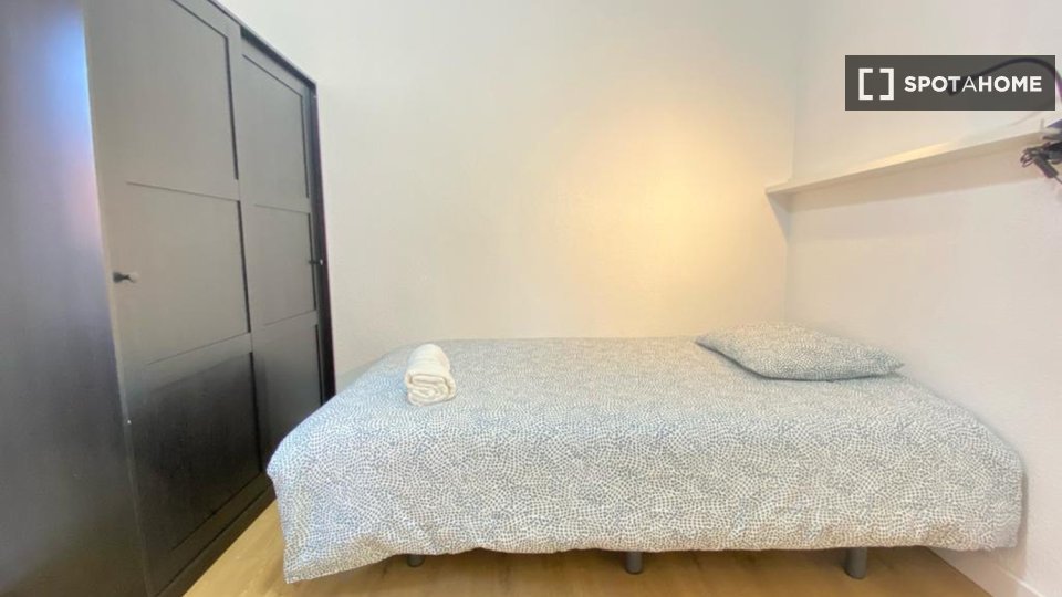 Double room Madrid, 4 beds — photo 11