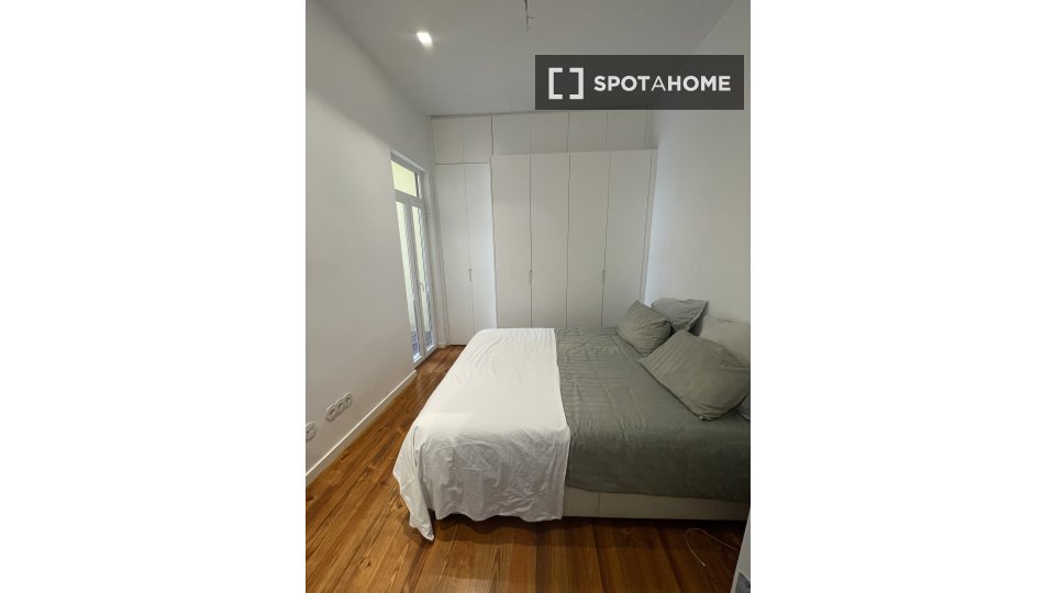 Apartment Lisbon, 2 beds, 124m² — photo 1