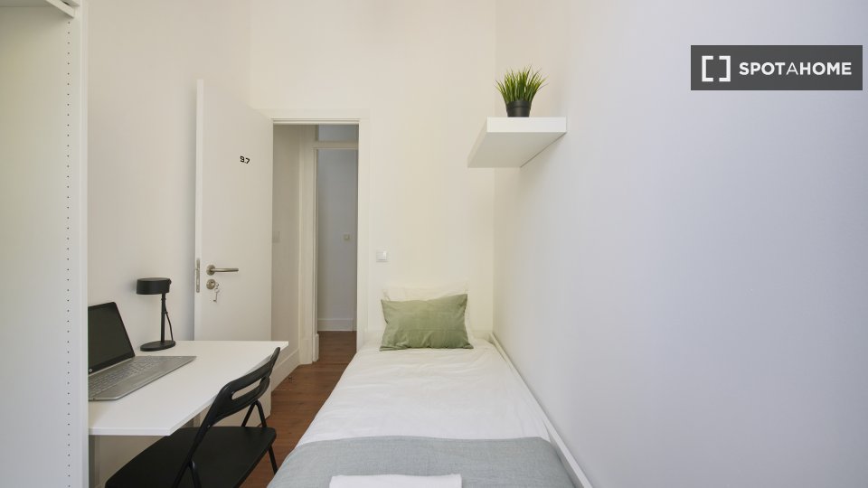 Double room Lisbon, 9 beds — photo 4