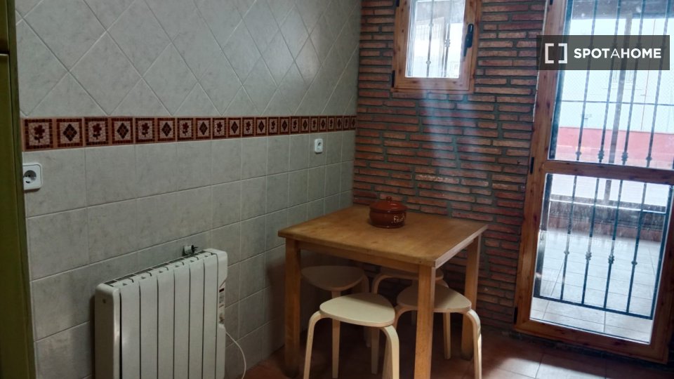 Double room Madrid, 4 beds, 100m² — photo 3
