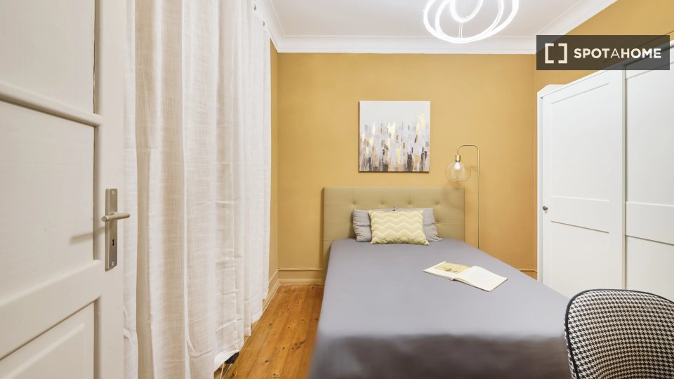 Double room Lisbon, 4 beds — photo 11