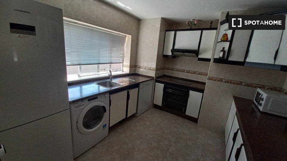 Double room Madrid, 3 beds — photo 13