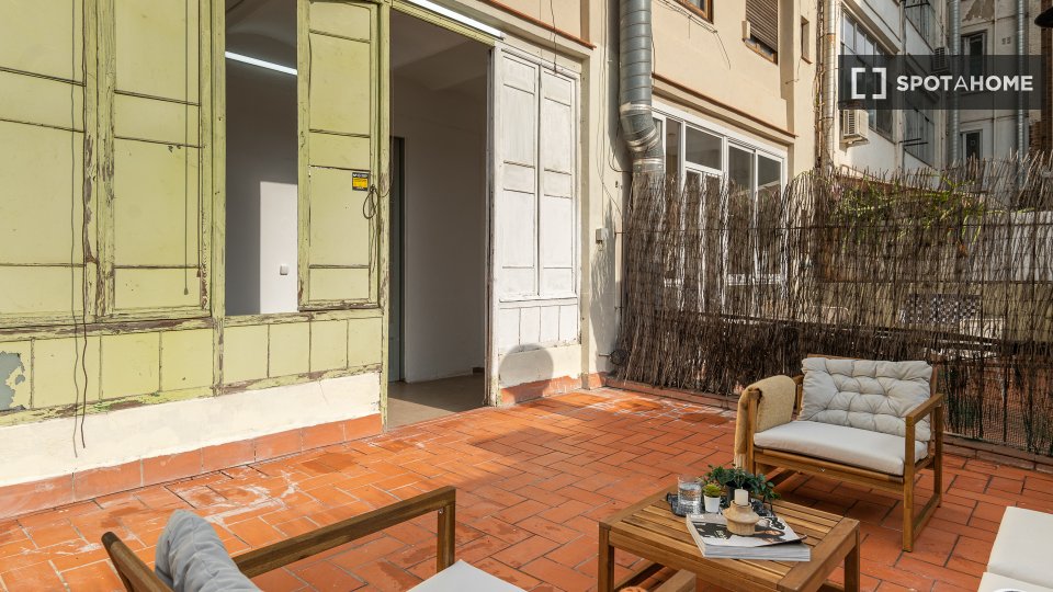 Double room Barcelona, 7 beds, 121m² — photo 6
