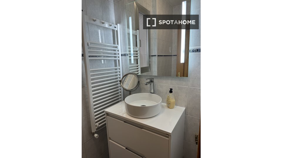 Double room Madrid, 4 beds, 125m² — photo 12