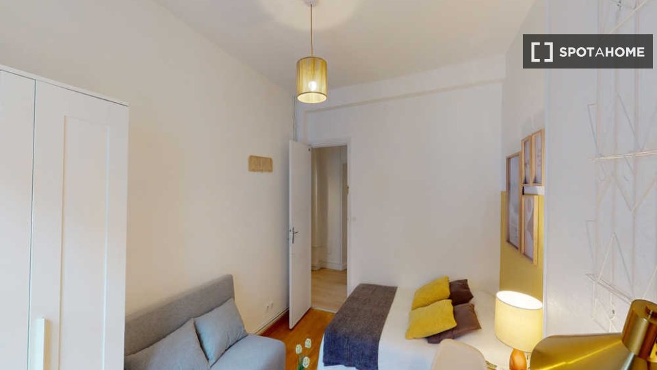 Double room Paris, 9 beds, 160m² — photo 2