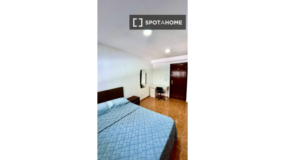 Double room Madrid, 3 beds, 80m² — photo 5