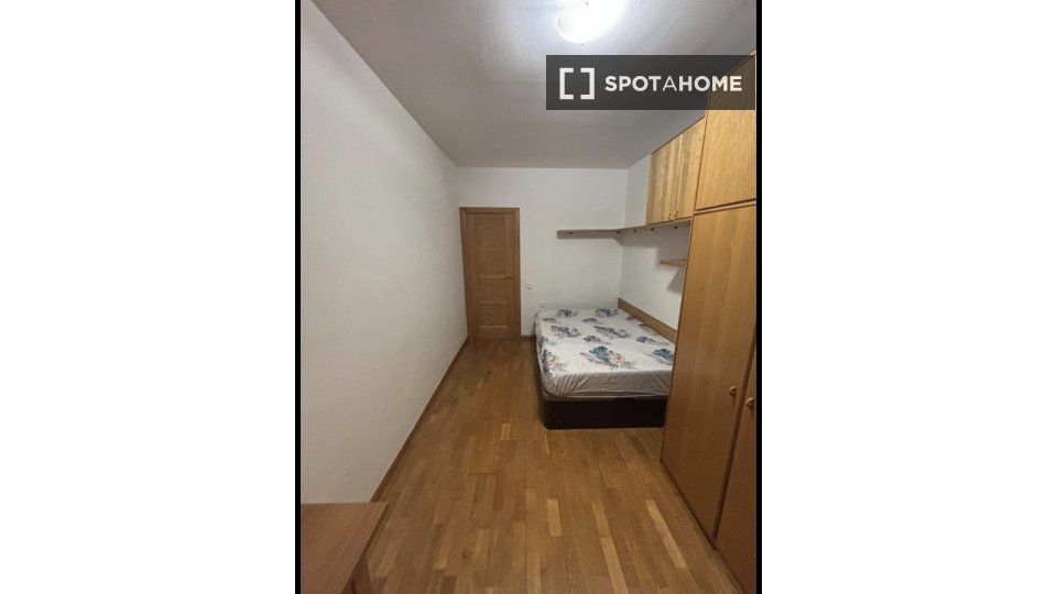 Double room Barcelona, 3 beds, 120m² — photo 2