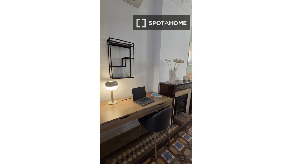 Double room Barcelona, 10 beds, 210m² — photo 12