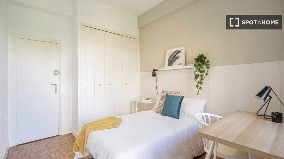 Double room Madrid, 6 beds — photo 47