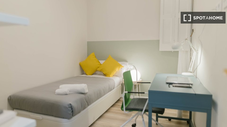 Double room Barcelona, 5 beds — photo 18