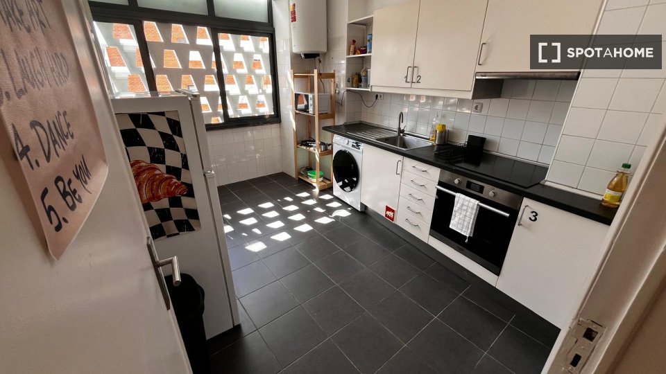 Double room Lisbon, 4 beds — photo 14