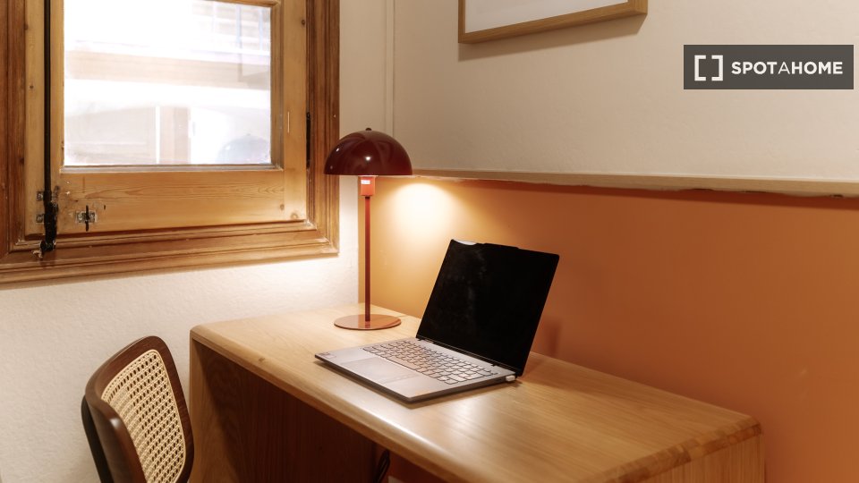 Double room Barcelona, 3 beds, 90m² — photo 17