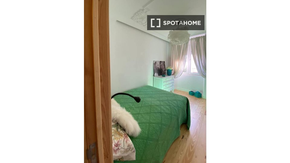 Apartment Lisbon, 2 beds, 75m² — photo 19