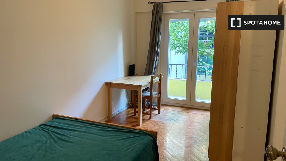 Double room Lisbon, 3 beds — photo 7