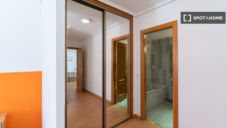 Double room Madrid, 5 beds — photo 2