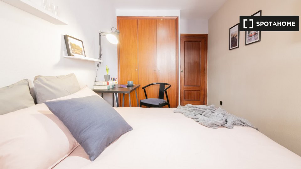 Double room Valencia, 5 beds, 110m² — photo 4