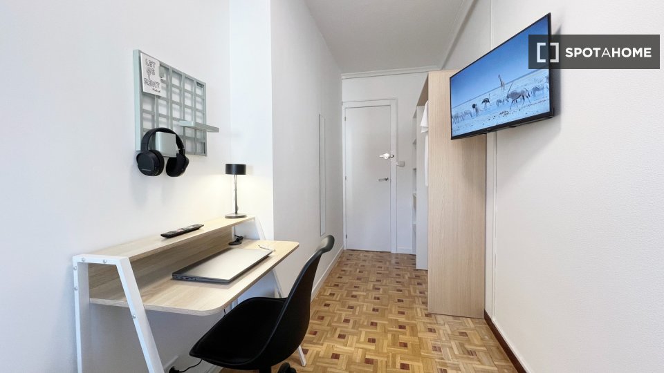 Double room Madrid, 6 beds — photo 11