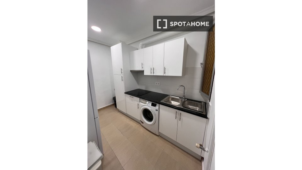 Double room Madrid, 8 beds, 275m² — photo 4