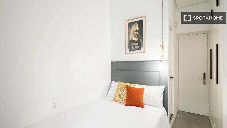 Double room Madrid, 68 beds, 2620m² — photo 28