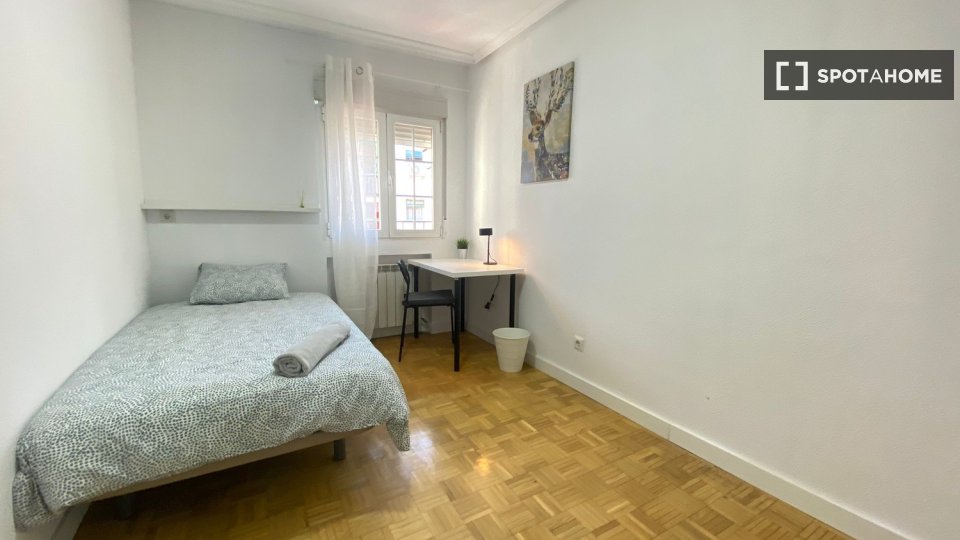 Double room Madrid, 4 beds — photo 10