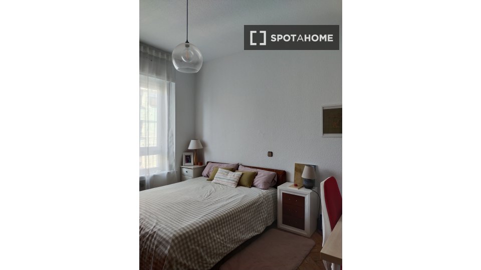 Double room Madrid, 3 beds, 140m² — photo 8