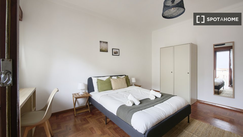 Double room Lisbon, 4 beds — photo 19
