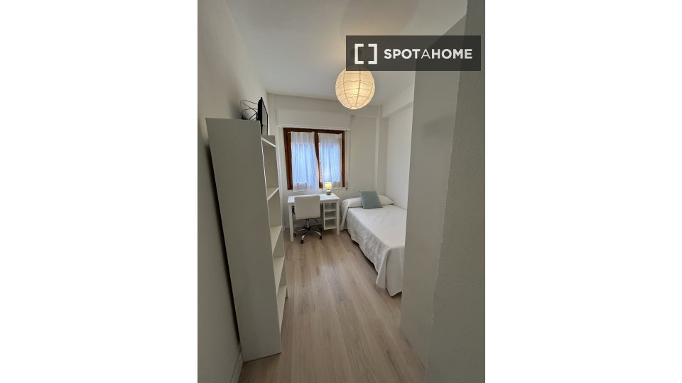 Double room Madrid, 3 beds — photo 12