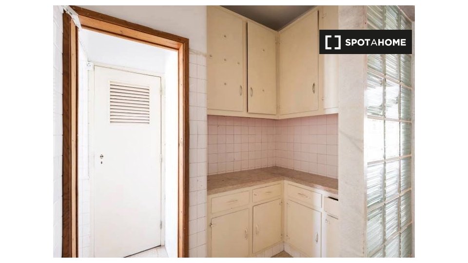 Double room Lisbon, 6 beds — photo 23