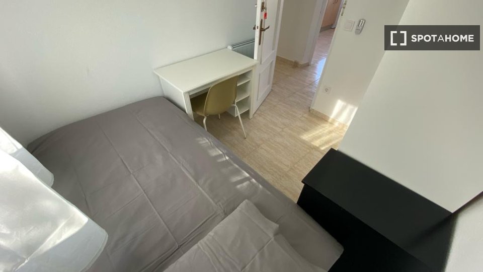 Double room Madrid, 4 beds — photo 19