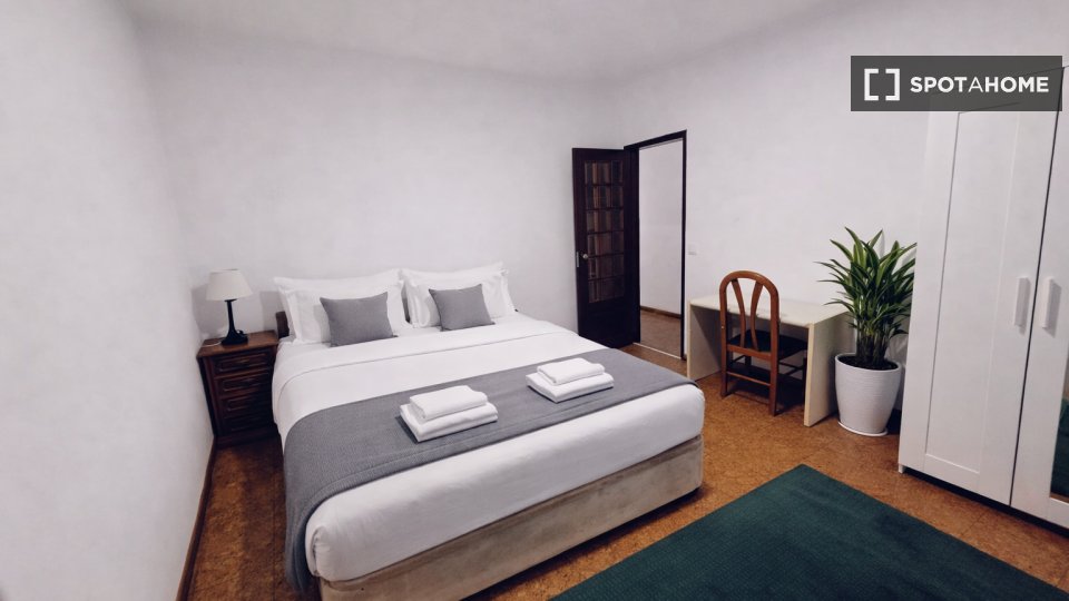 Double room Lisbon, 5 beds, 125m² — photo 1