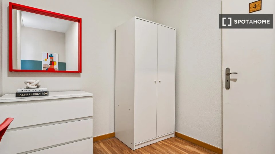 Double room Lisbon, 4 beds — photo 12