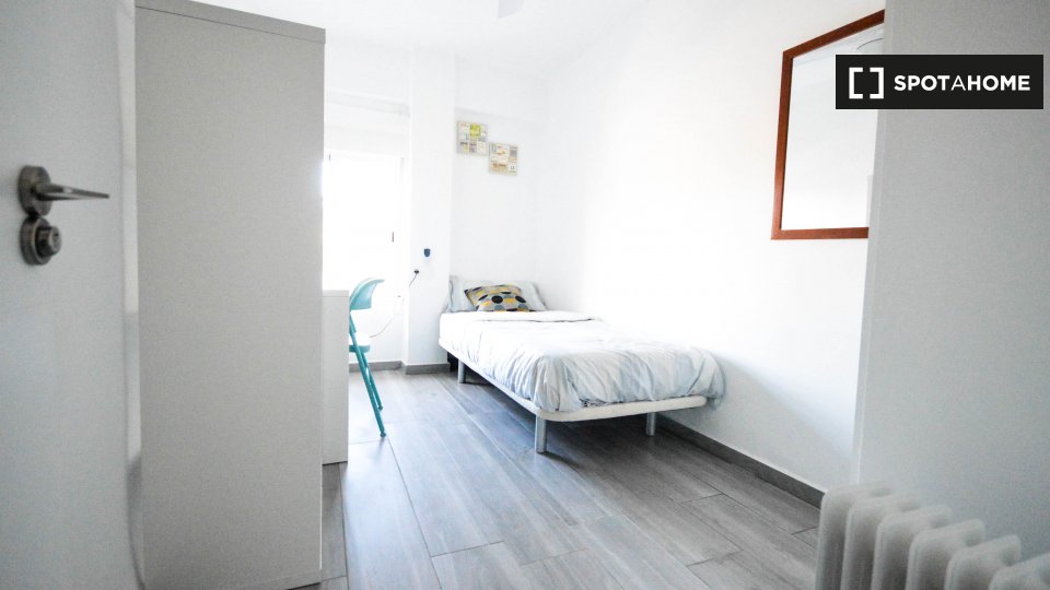 Double room Valencia, 4 beds, 100m² — photo 2