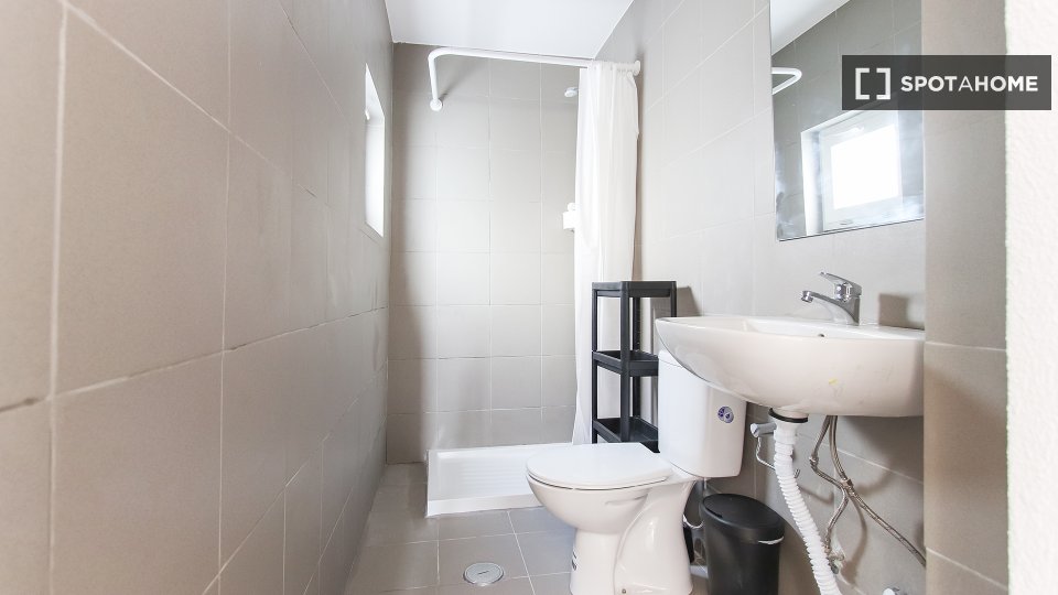 Double room Lisbon, 4 beds — photo 10