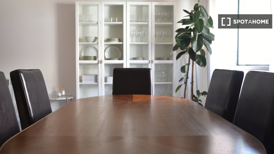 Apartment Lisbon, 2 beds, 100m² — photo 18