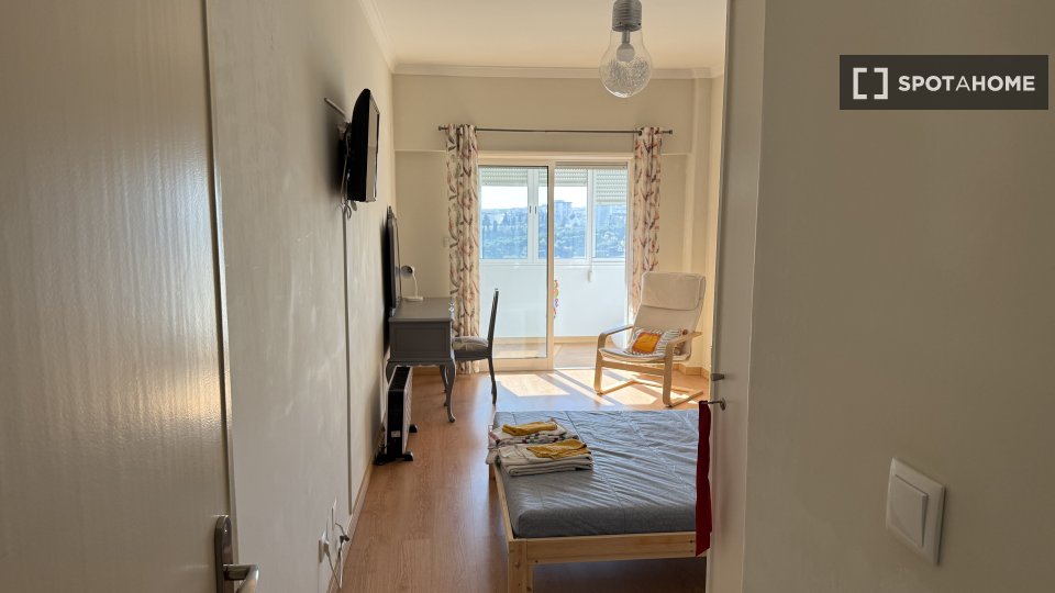 Double room Lisbon, 4 beds — photo 13